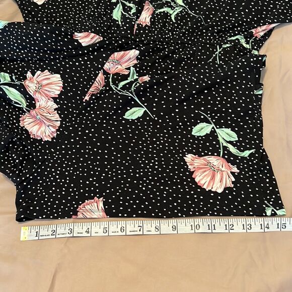 Xhilaration szL short romper cute flowers neck details pockets keyhole back EUC - Picture 6 of 14